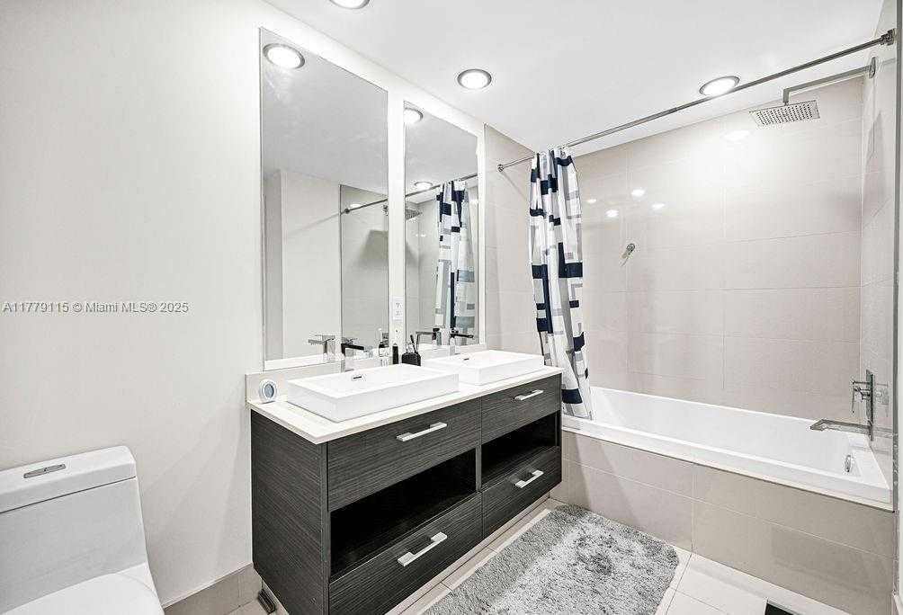 Small Image of 45 SOUTH WEST 9TH ST #3705, Miami Number 22