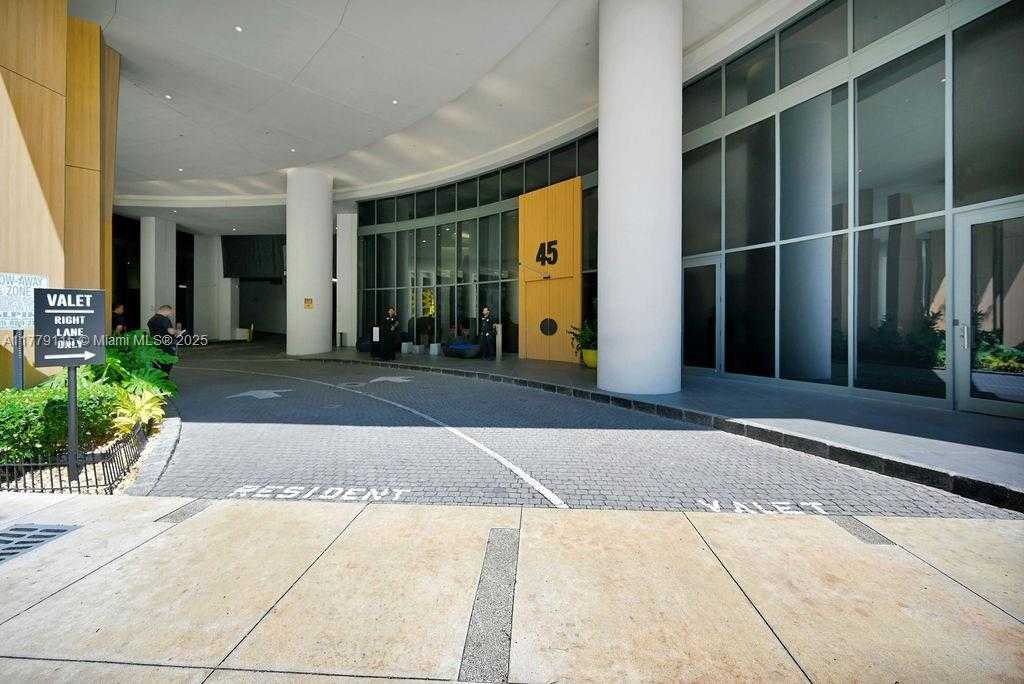 Small Image of 45 SOUTH WEST 9TH ST #3705, Miami Number 25