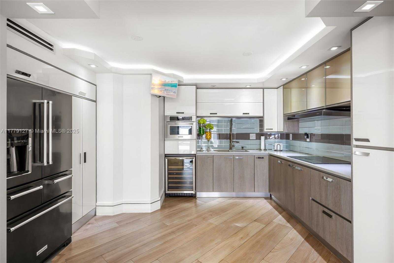 Small Image of 6061 COLLINS AVE #8F, Miami Beach Number 2