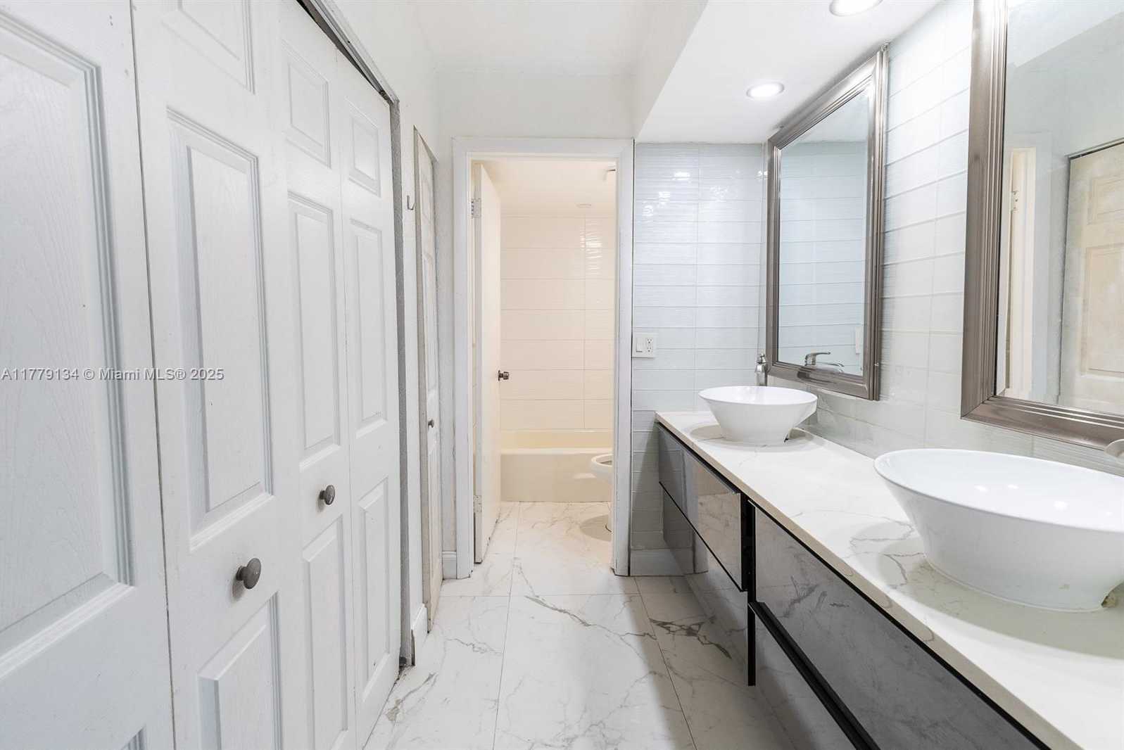 Small Image of Lauderhill Number 13