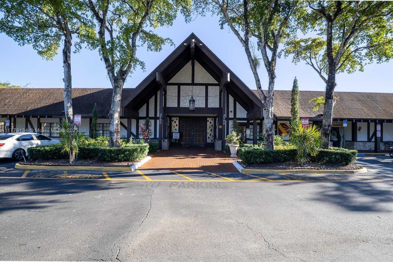 Small Image of Lauderhill Number 29