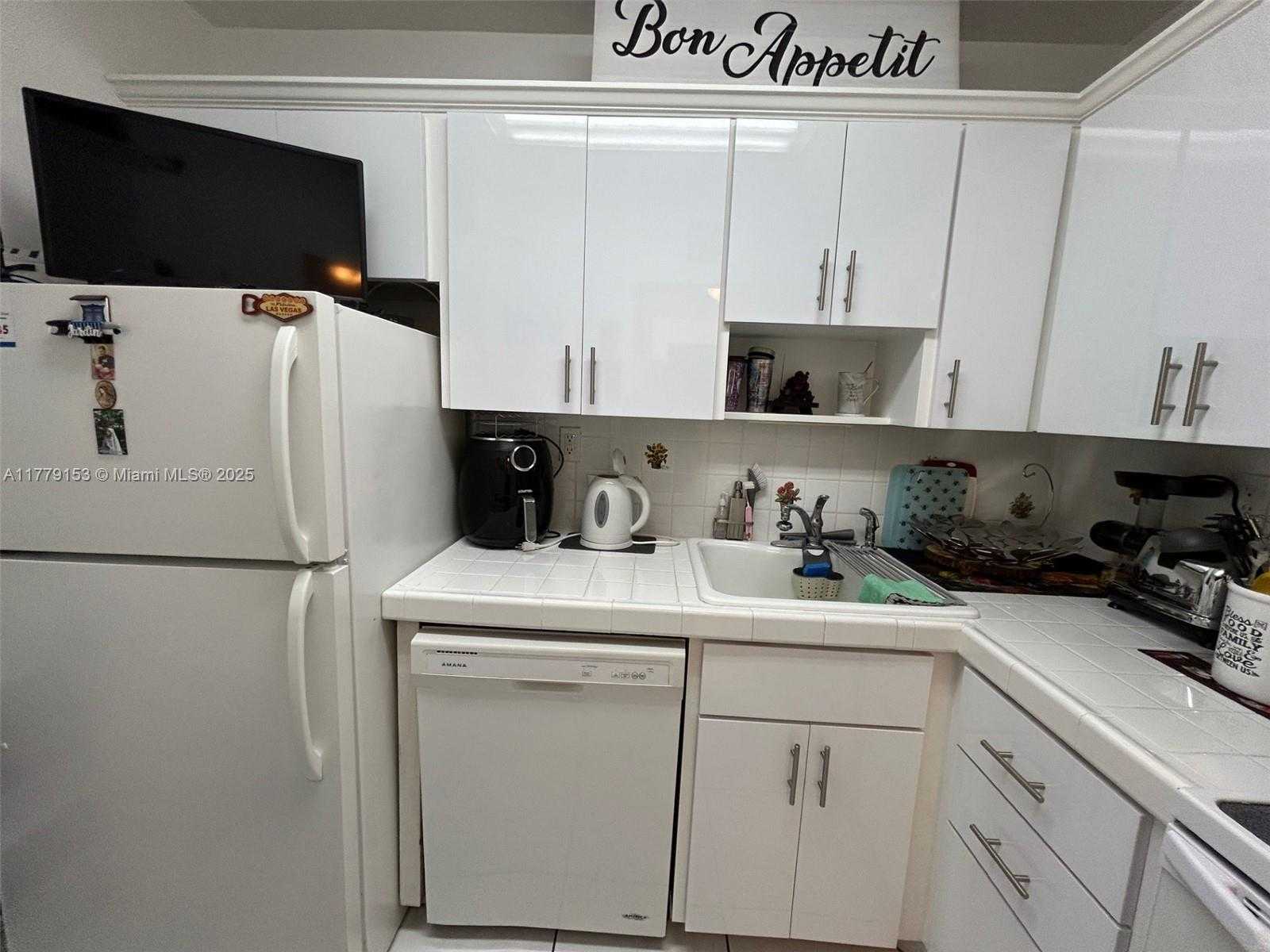 Small Image of 2899 COLLINS AVE #1233, Miami Beach Number 13
