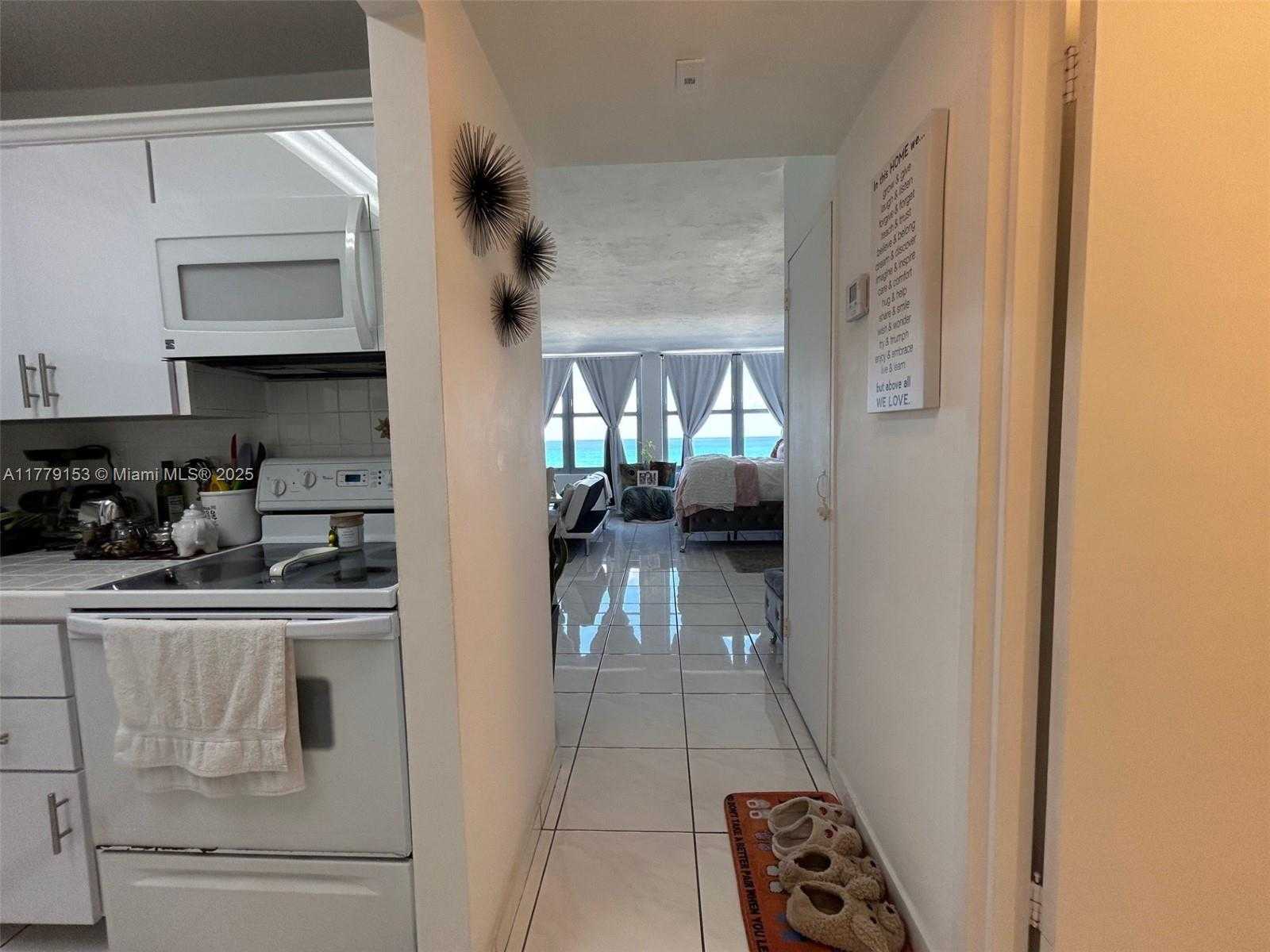 Small Image of 2899 COLLINS AVE #1233, Miami Beach Number 15