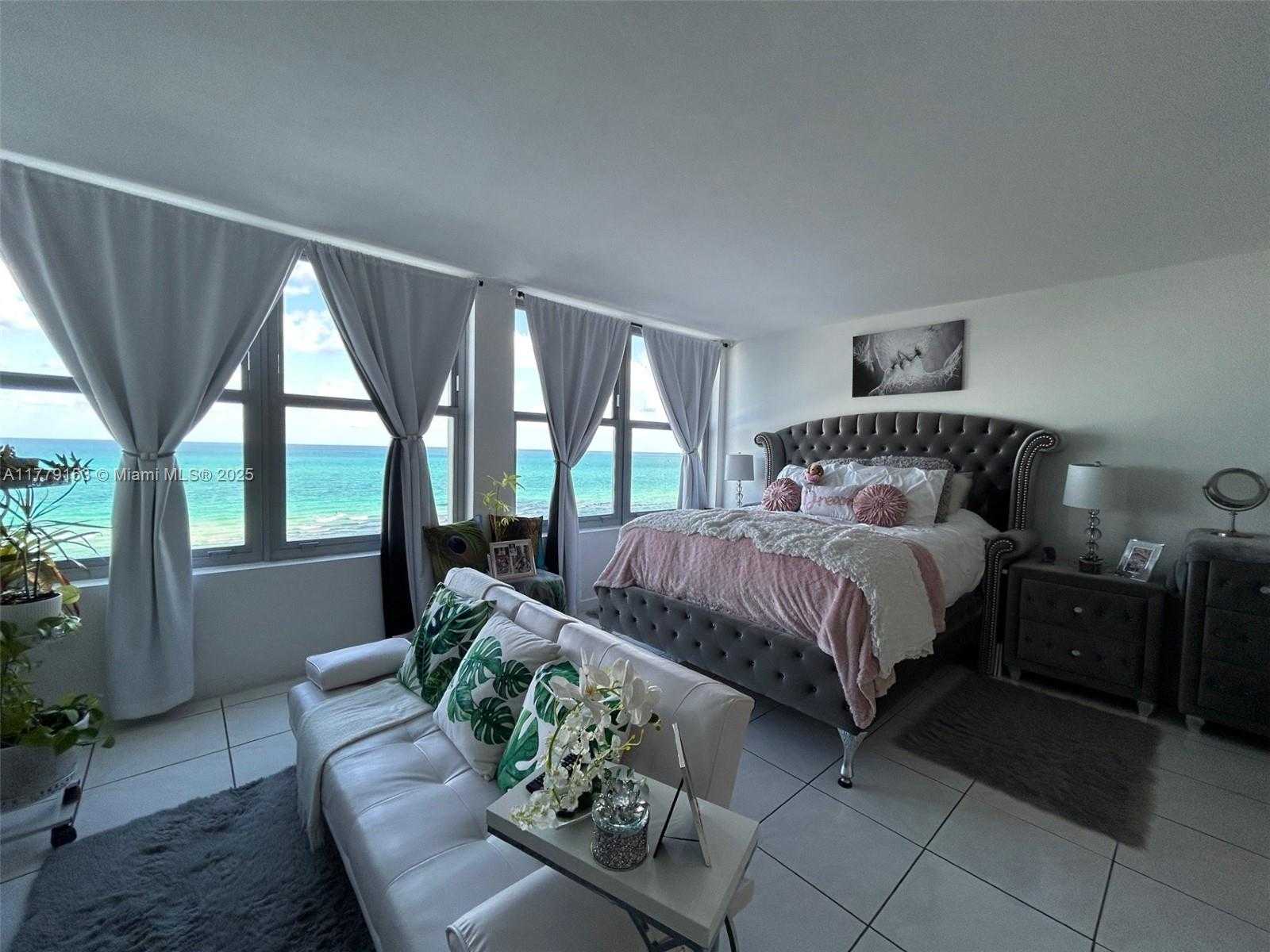 Small Image of 2899 COLLINS AVE #1233, Miami Beach Number 7