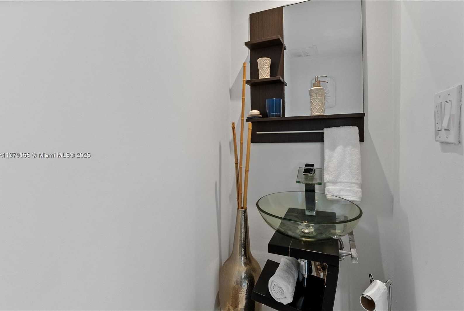 Small Image of 387 POINCIANA DR #1211, Sunny Isles Beach Number 10