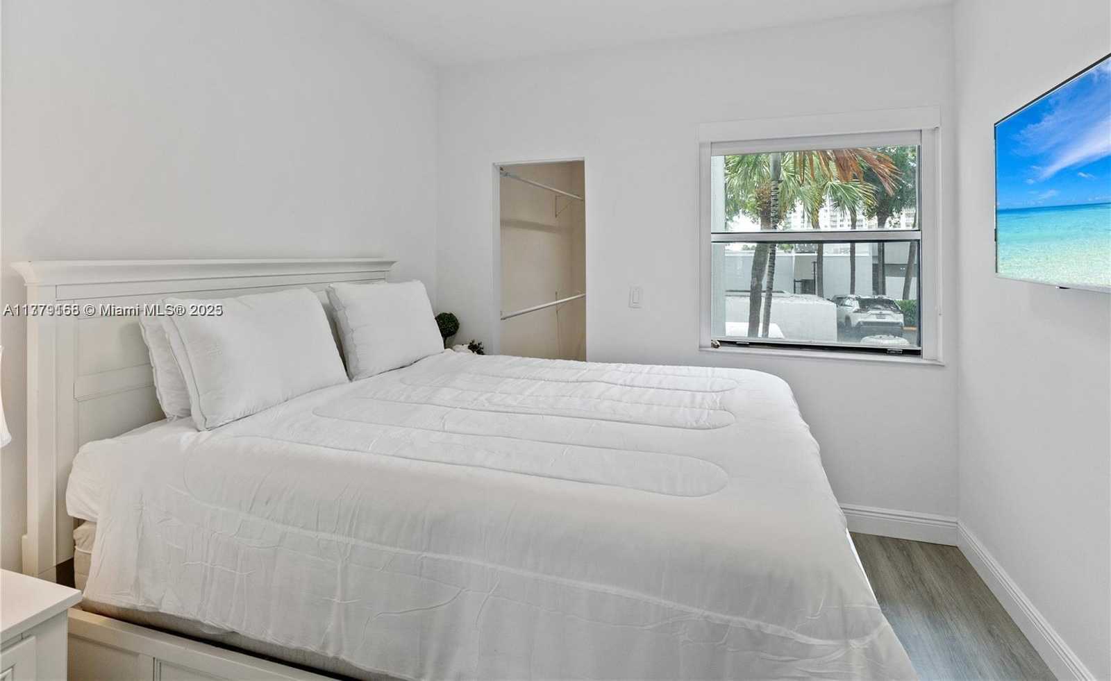 Small Image of 387 POINCIANA DR #1211, Sunny Isles Beach Number 11