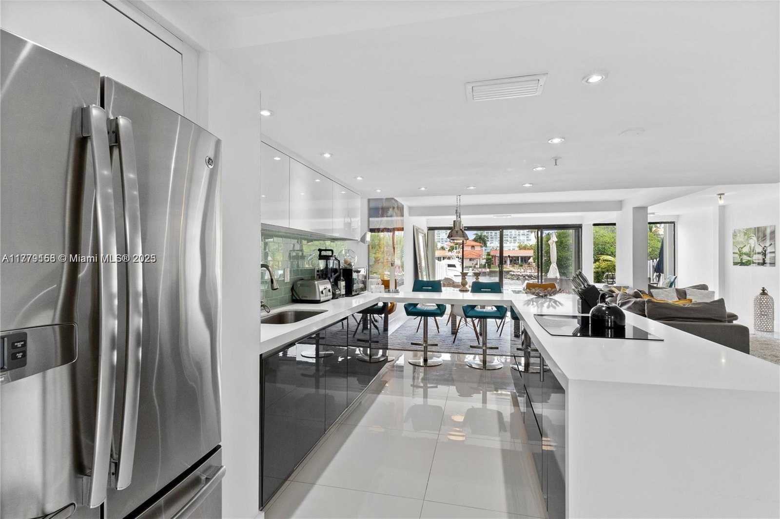 Small Image of 387 POINCIANA DR #1211, Sunny Isles Beach Number 4