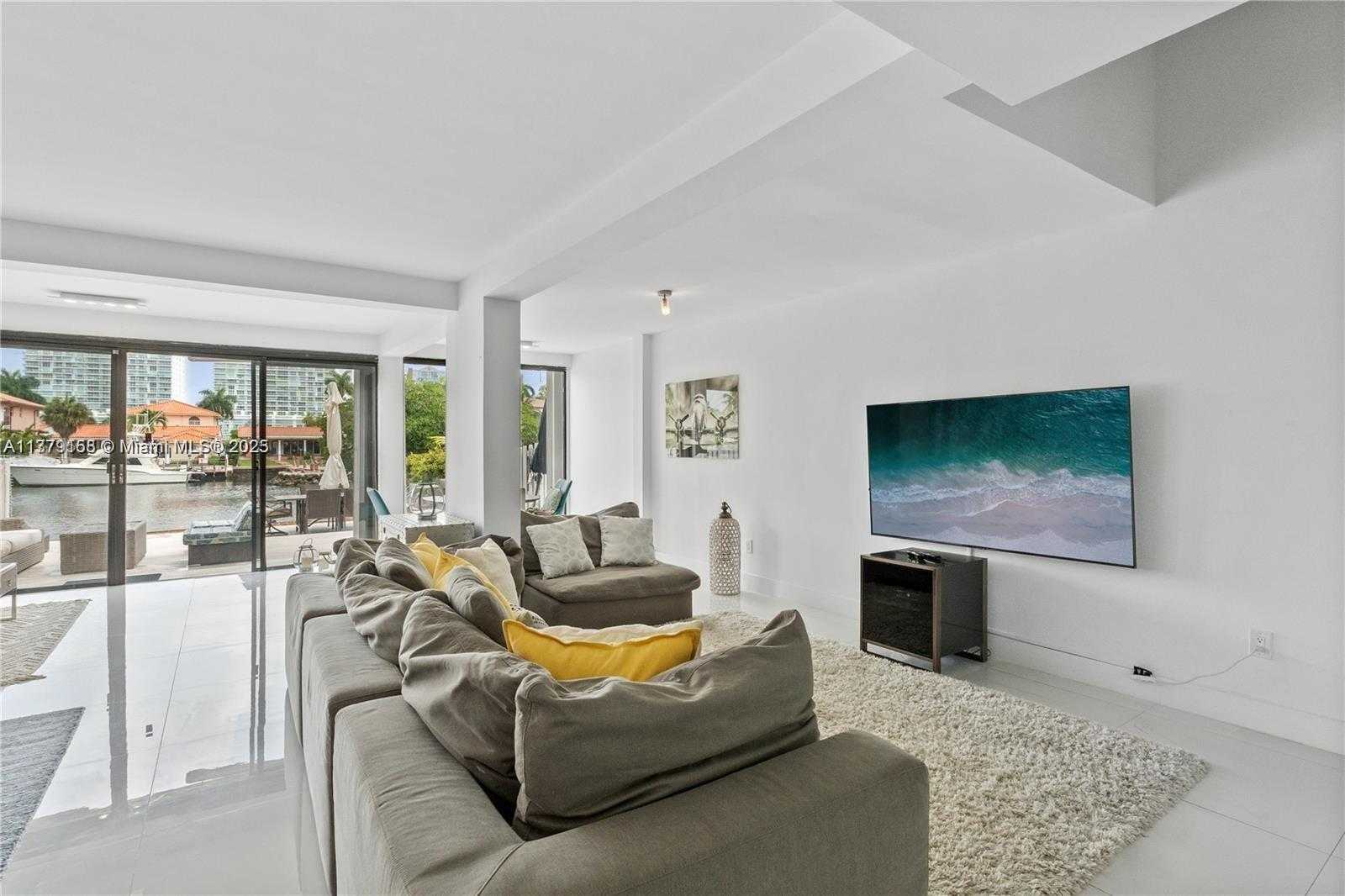 Small Image of 387 POINCIANA DR #1211, Sunny Isles Beach Number 5