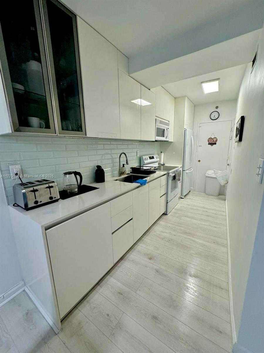 Small Image of 100 LINCOLN RD #430, Miami Beach Number 4