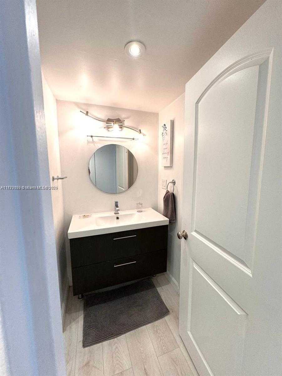 Small Image of 100 LINCOLN RD #430, Miami Beach Number 5
