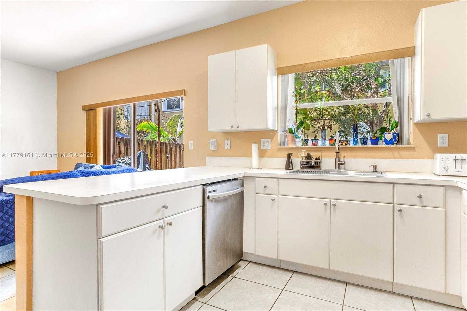 Small Image of 14070 SOUTH WEST 50TH CT, Miramar Number 10