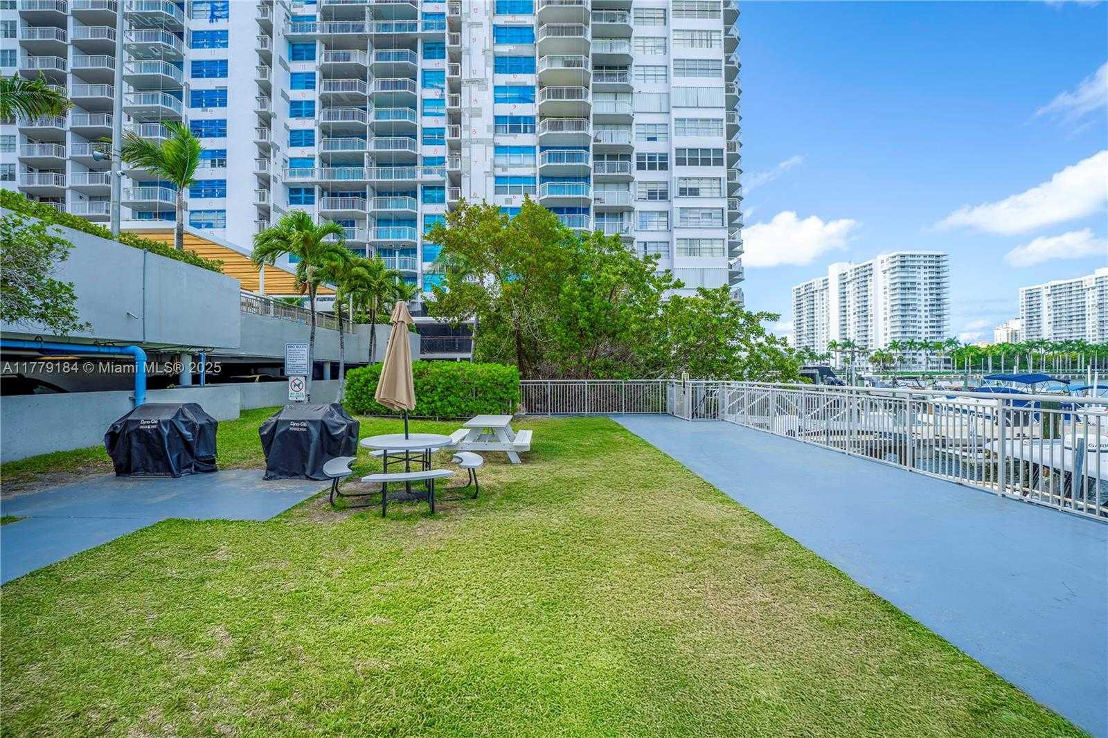 Small Image of 18031 BISCAYNE BLVD #1904, Aventura Number 14