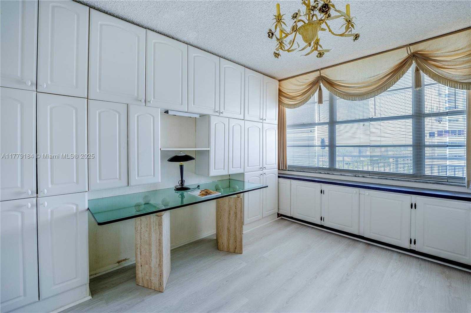 Small Image of 18031 BISCAYNE BLVD #1904, Aventura Number 19
