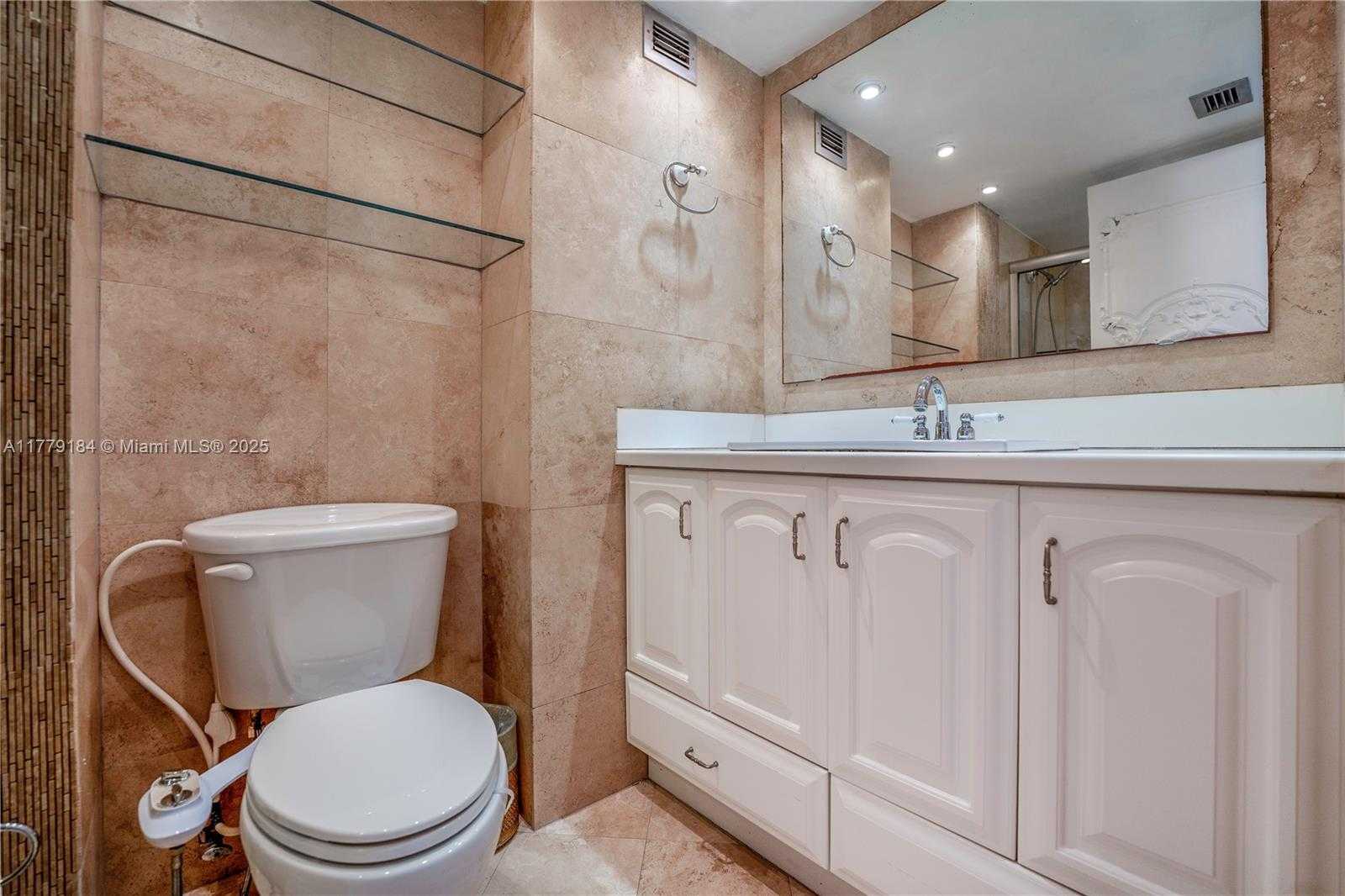 Small Image of 18031 BISCAYNE BLVD #1904, Aventura Number 23
