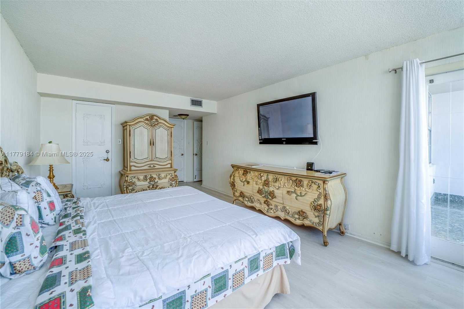 Small Image of 18031 BISCAYNE BLVD #1904, Aventura Number 31