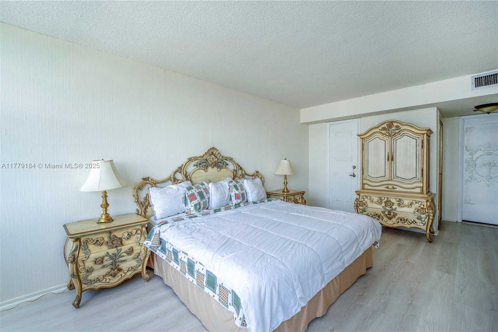 Small Image of 18031 BISCAYNE BLVD #1904, Aventura Number 32