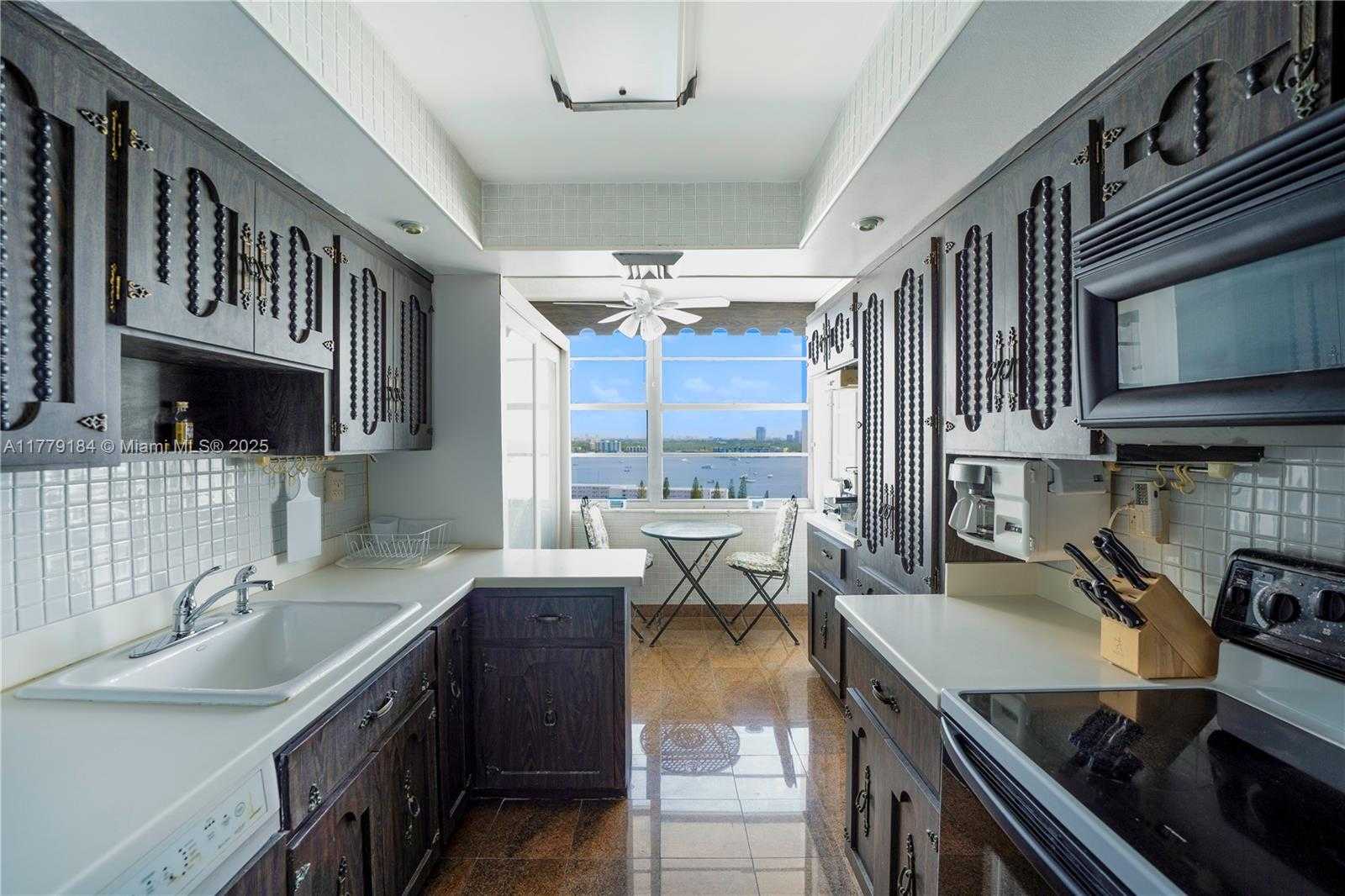 Small Image of 18031 BISCAYNE BLVD #1904, Aventura Number 37