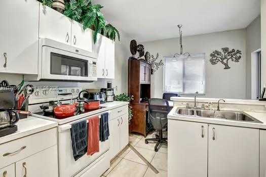 Small Image of 16312 MALIBU DR #6, Weston Number 7