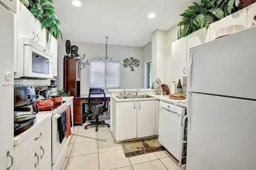 Small Image of 16312 MALIBU DR #6, Weston Number 9