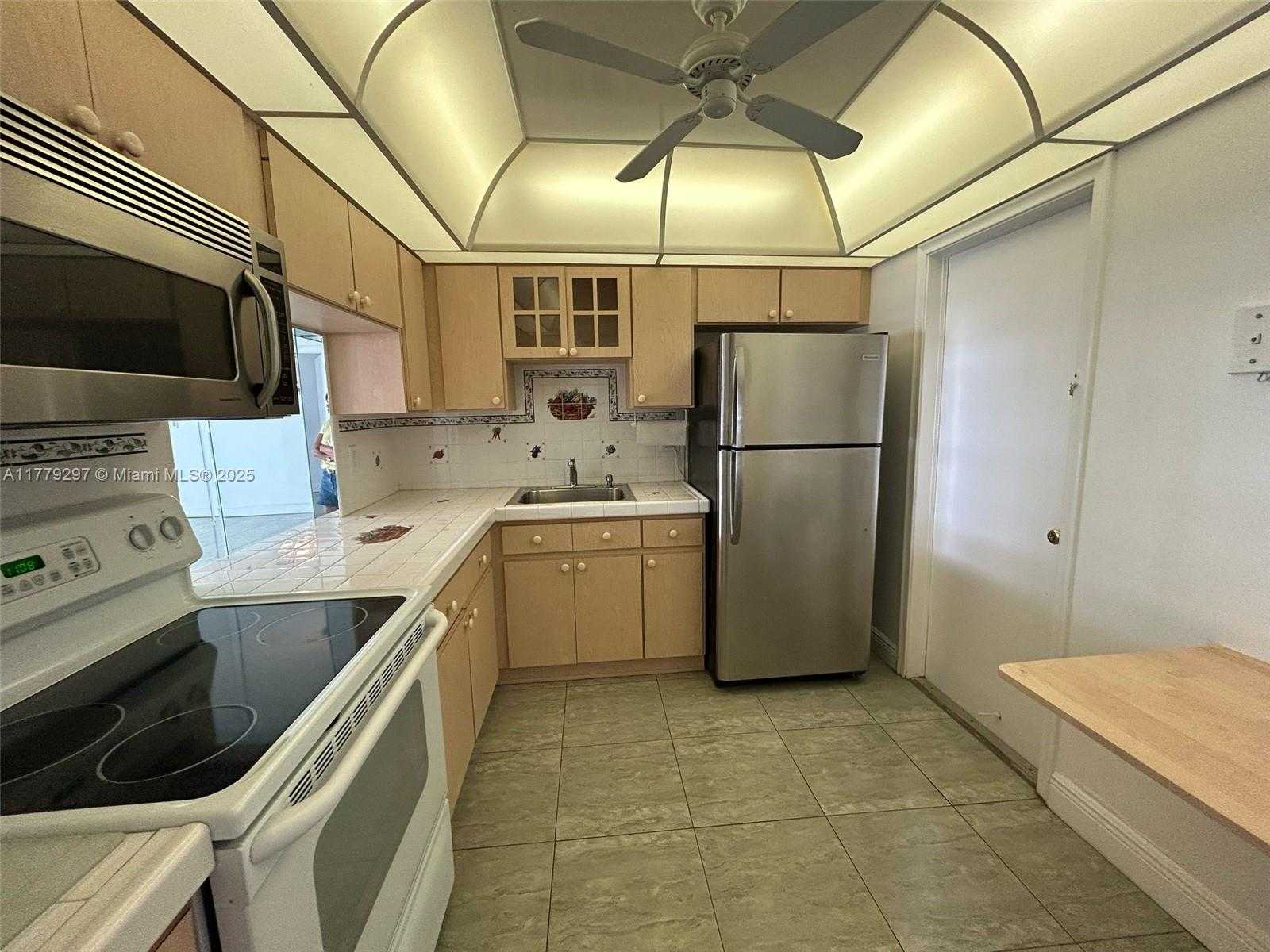 Small Image of 1825 SOUTH OCEAN DR #503, Hallandale Beach Number 4