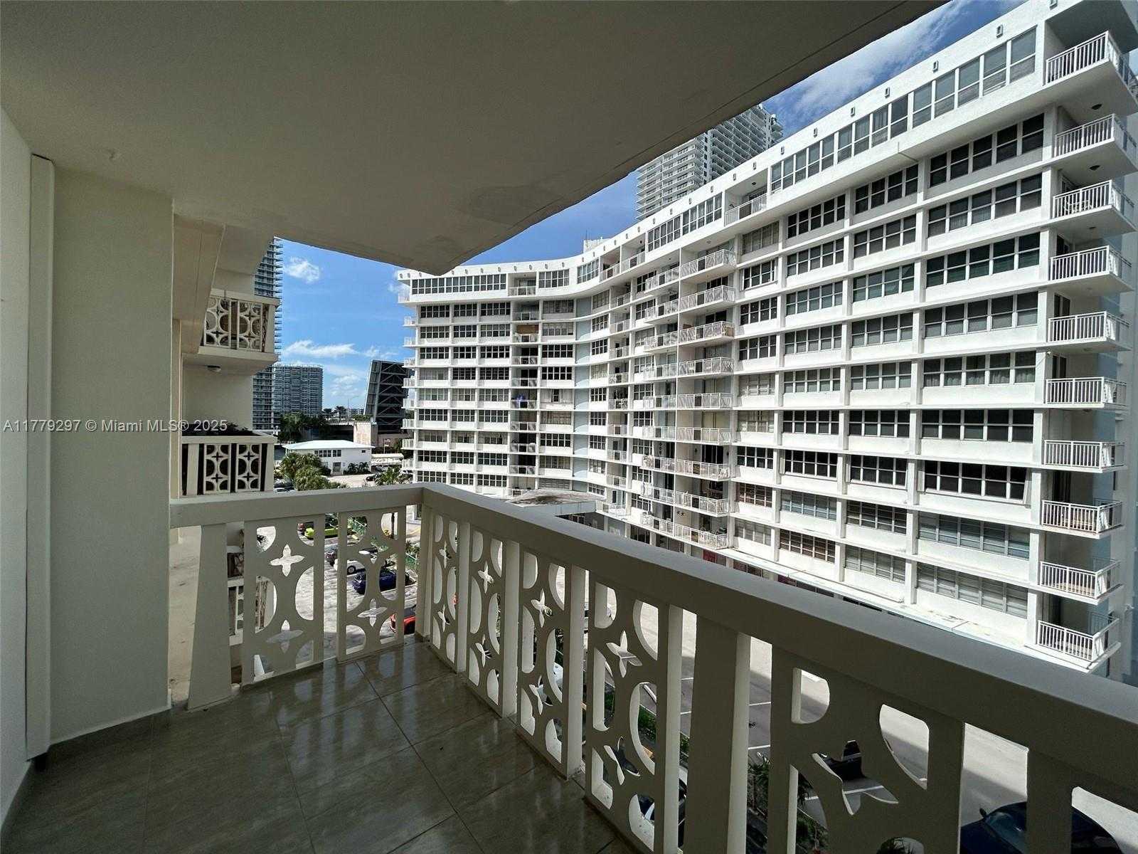 Small Image of 1825 SOUTH OCEAN DR #503, Hallandale Beach Number 6