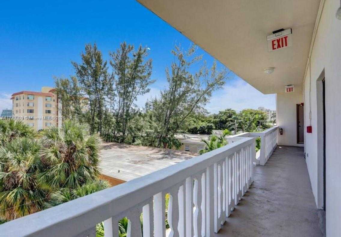 Small Image of 1020 94TH ST #401, Bay Harbor Islands Number 11