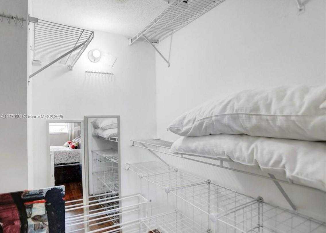 Small Image of 1020 94TH ST #401, Bay Harbor Islands Number 13