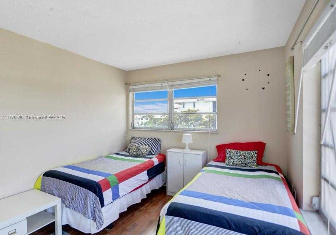 Small Image of 1020 94TH ST #401, Bay Harbor Islands Number 15