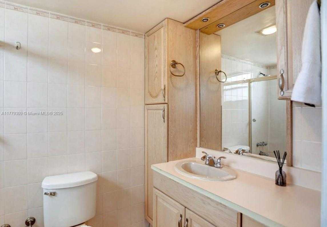 Small Image of 1020 94TH ST #401, Bay Harbor Islands Number 19