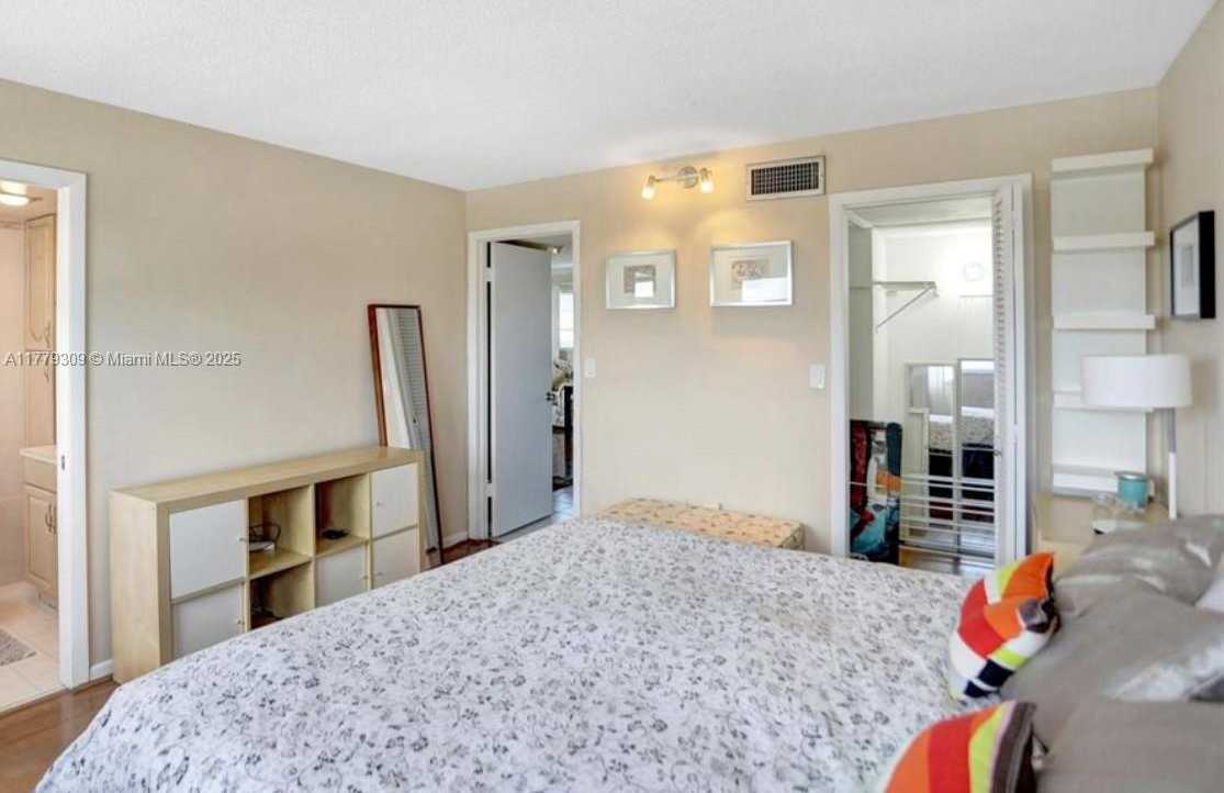 Small Image of 1020 94TH ST #401, Bay Harbor Islands Number 20