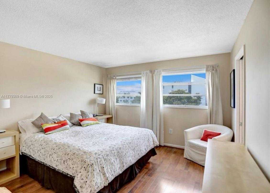 Small Image of 1020 94TH ST #401, Bay Harbor Islands Number 22