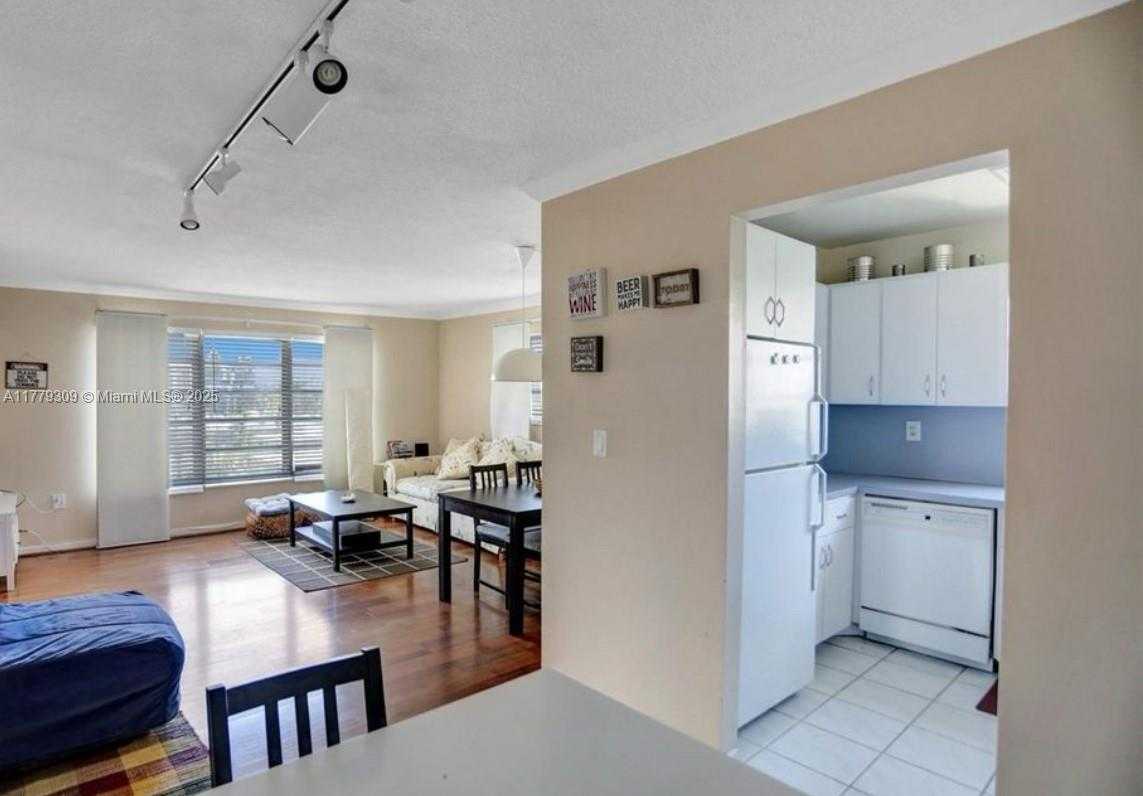 Small Image of 1020 94TH ST #401, Bay Harbor Islands Number 26