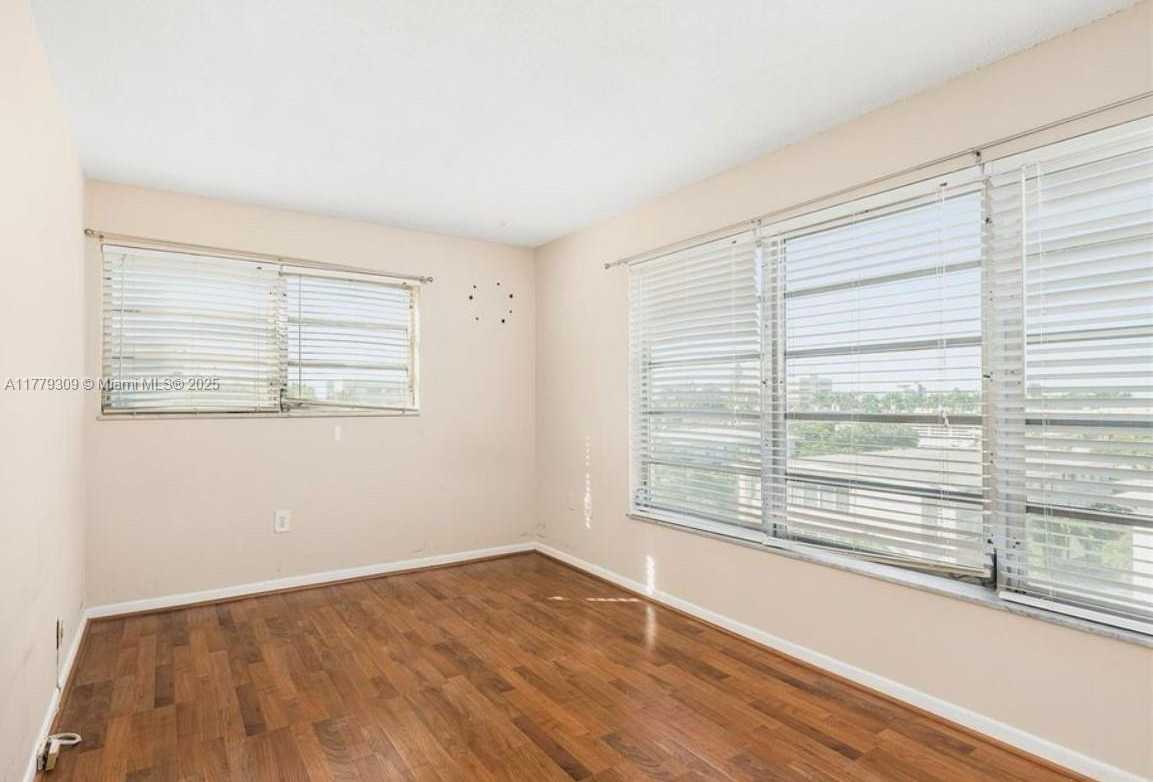 Small Image of 1020 94TH ST #401, Bay Harbor Islands Number 30