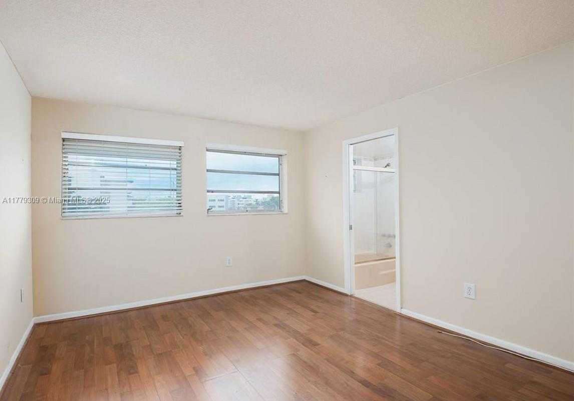Small Image of 1020 94TH ST #401, Bay Harbor Islands Number 32