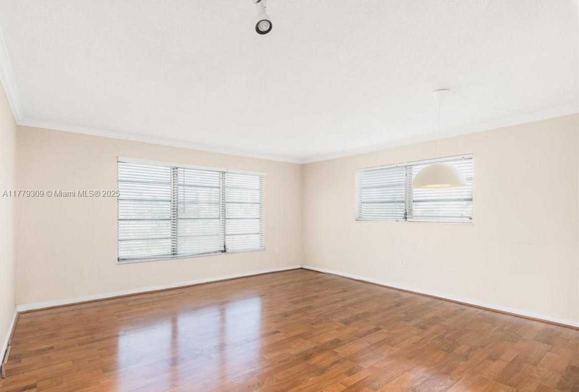 Small Image of 1020 94TH ST #401, Bay Harbor Islands Number 38