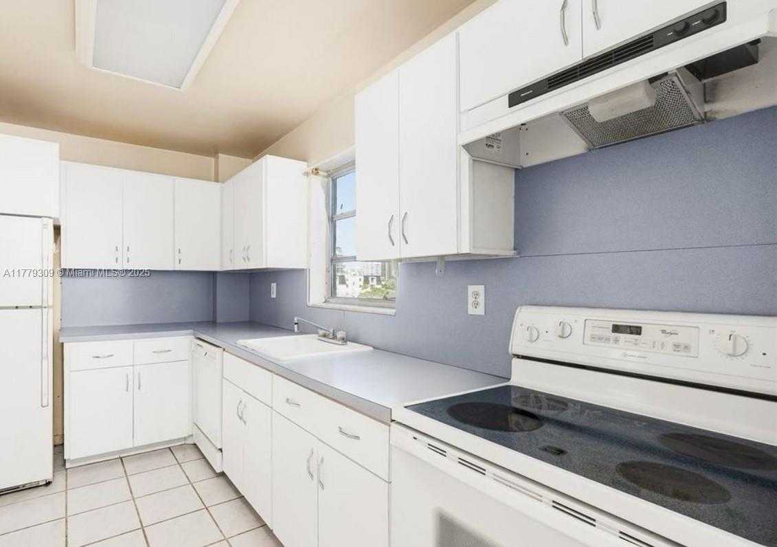 Small Image of 1020 94TH ST #401, Bay Harbor Islands Number 41