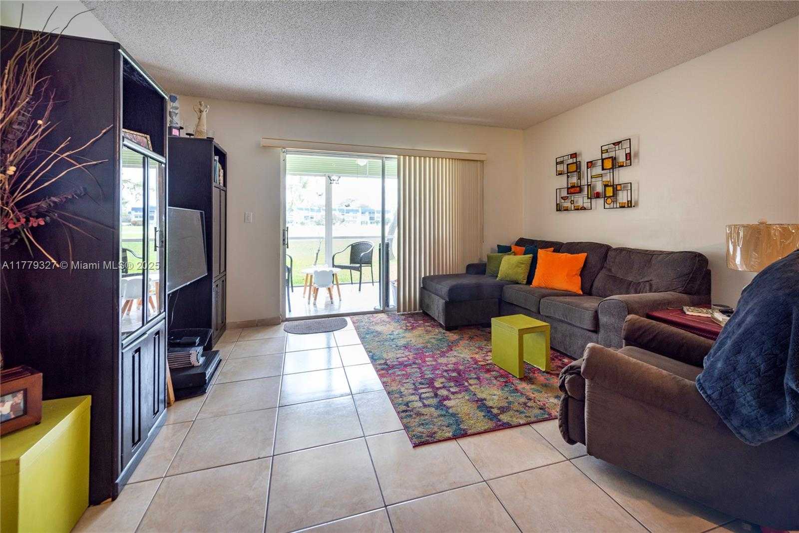 Small Image of 1040 COUNTRY CLUB DR #101, Margate Number 11