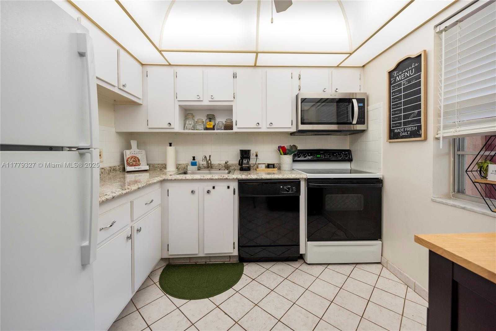 Small Image of 1040 COUNTRY CLUB DR #101, Margate Number 2