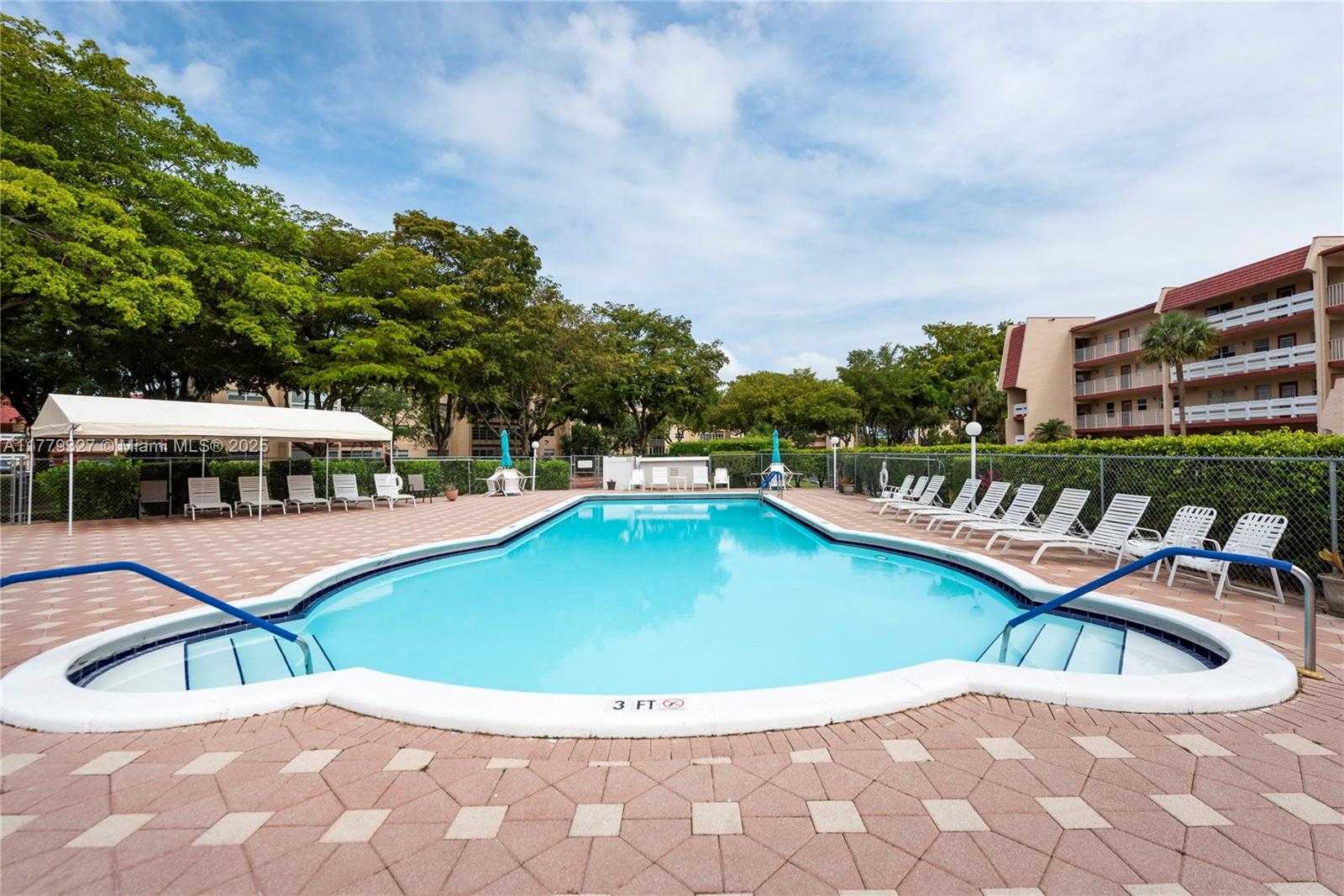 Small Image of 1040 COUNTRY CLUB DR #101, Margate Number 27