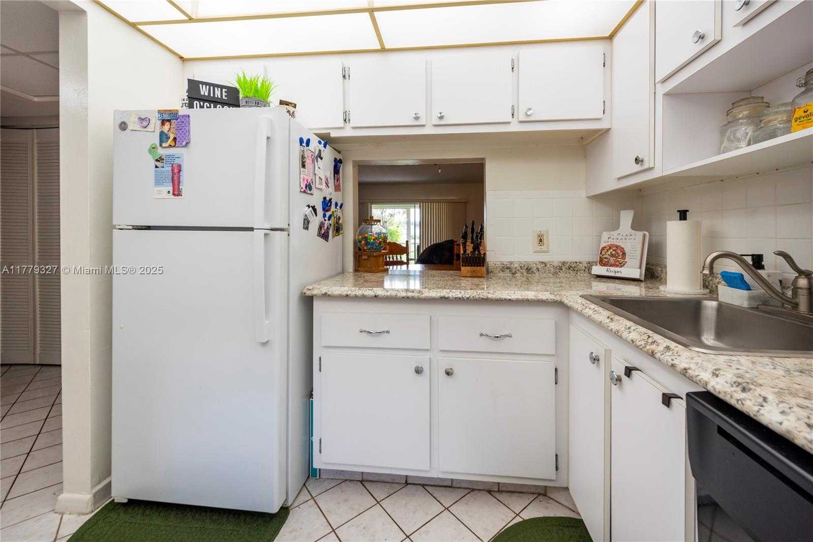 Small Image of 1040 COUNTRY CLUB DR #101, Margate Number 3
