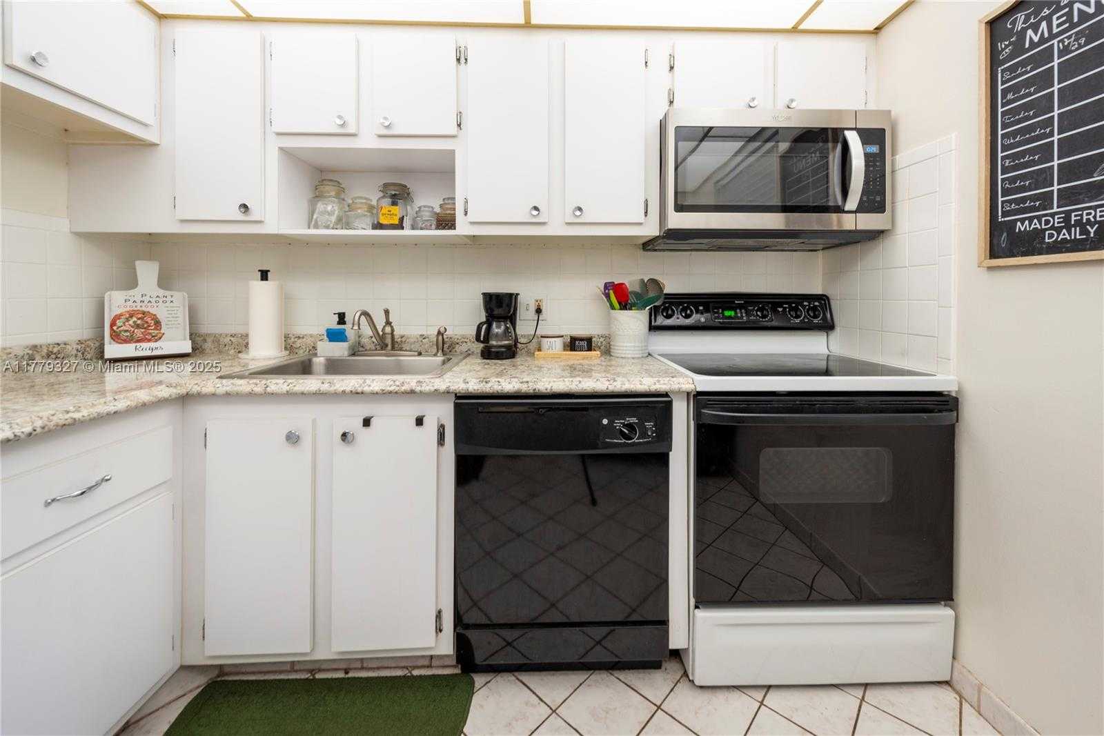 Small Image of 1040 COUNTRY CLUB DR #101, Margate Number 4