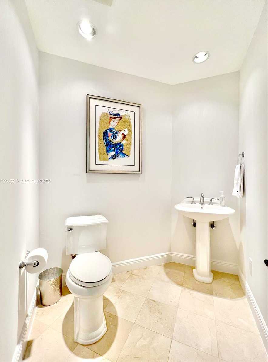 Small Image of 13621 DEERING BAY DR #903, Coral Gables Number 12