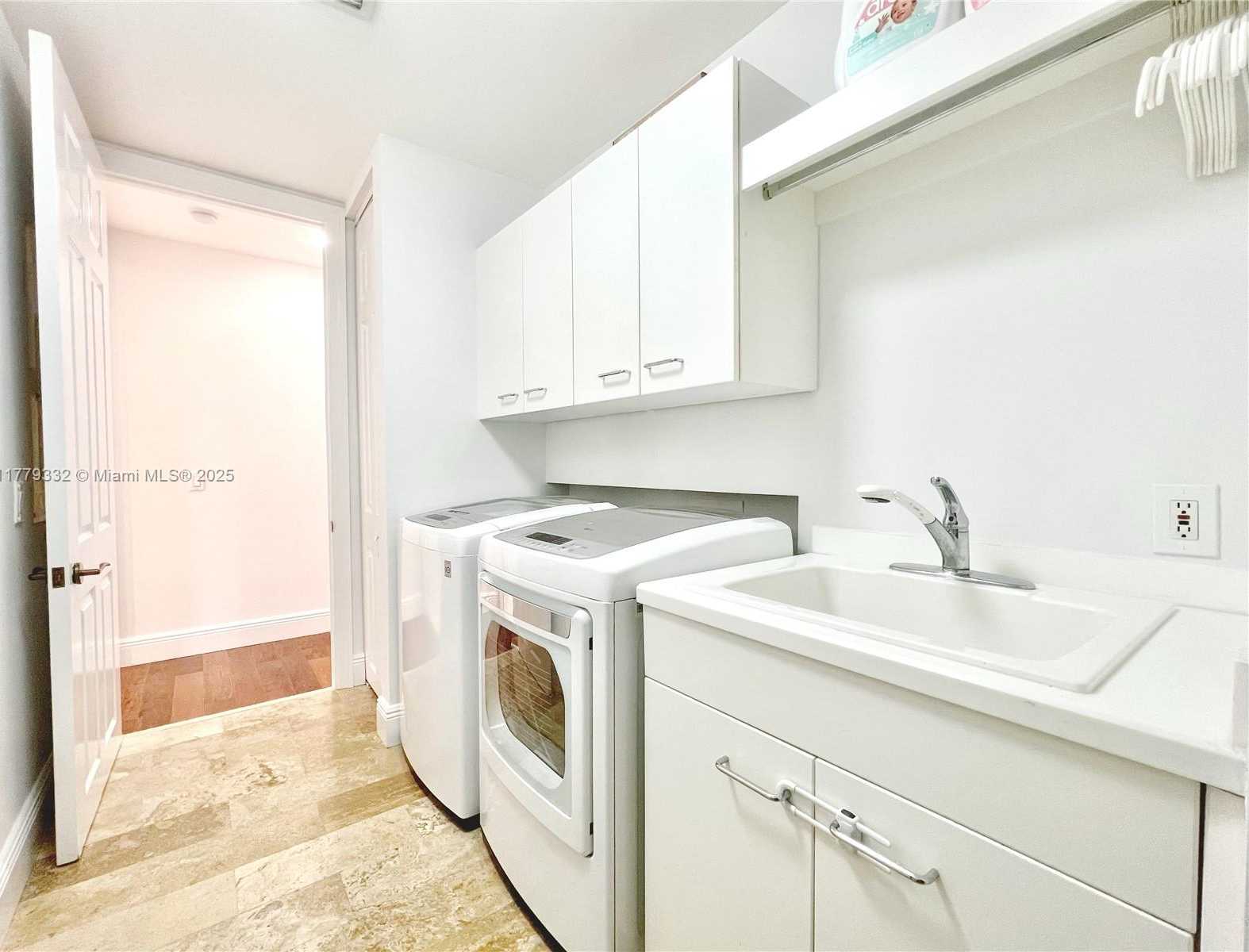 Small Image of 13621 DEERING BAY DR #903, Coral Gables Number 16