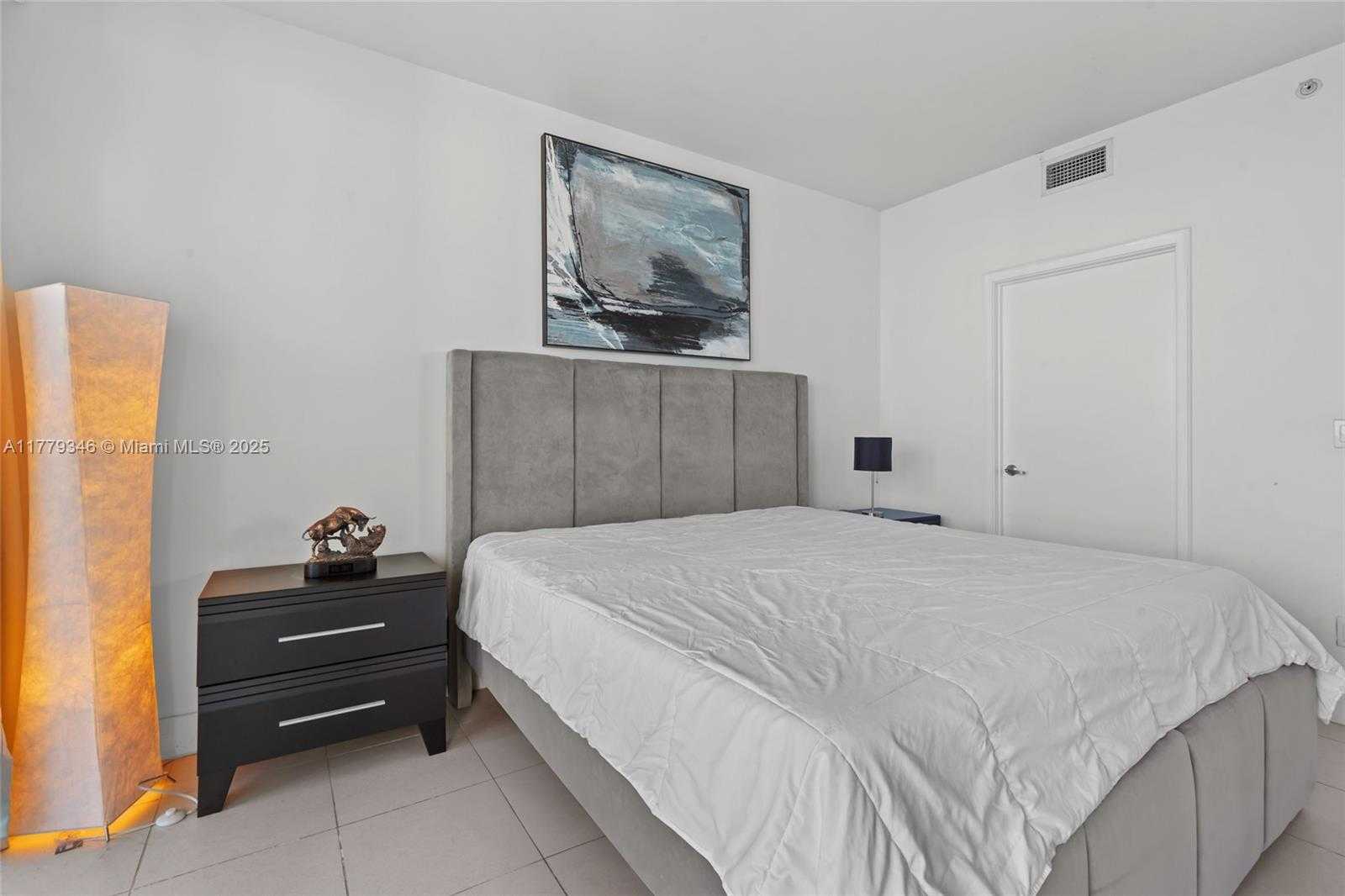 Small Image of 888 BISCAYNE BLVD #3812, Miami Number 21