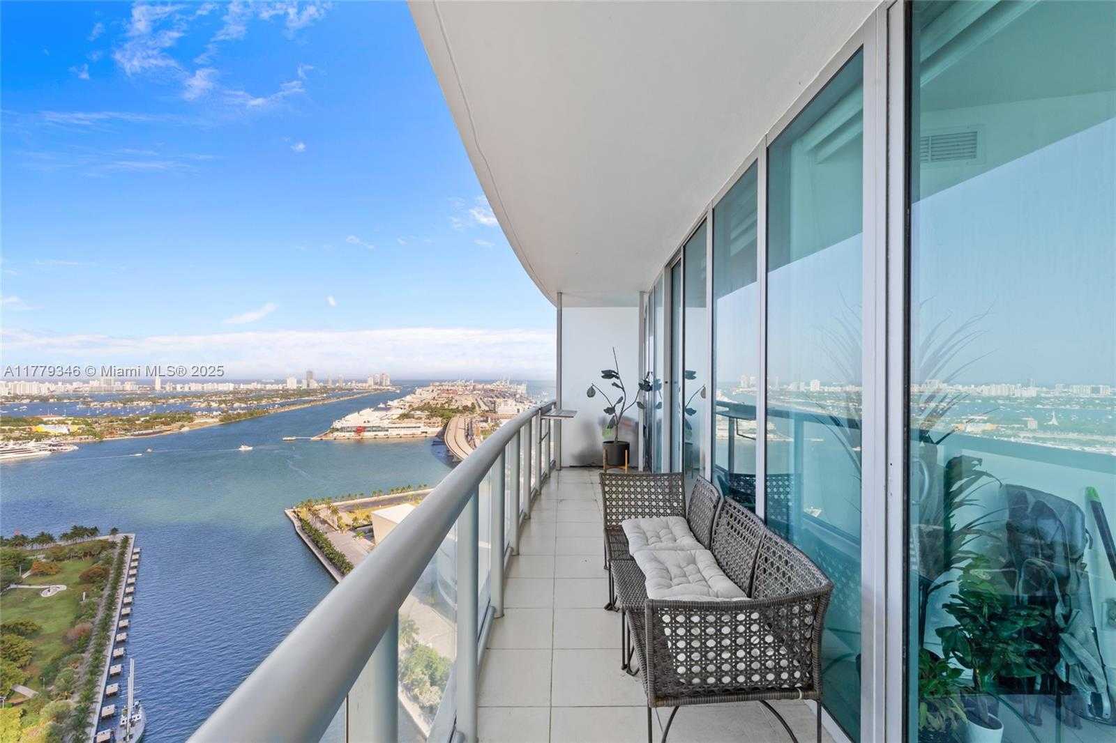 Small Image of 888 BISCAYNE BLVD #3812, Miami Number 27