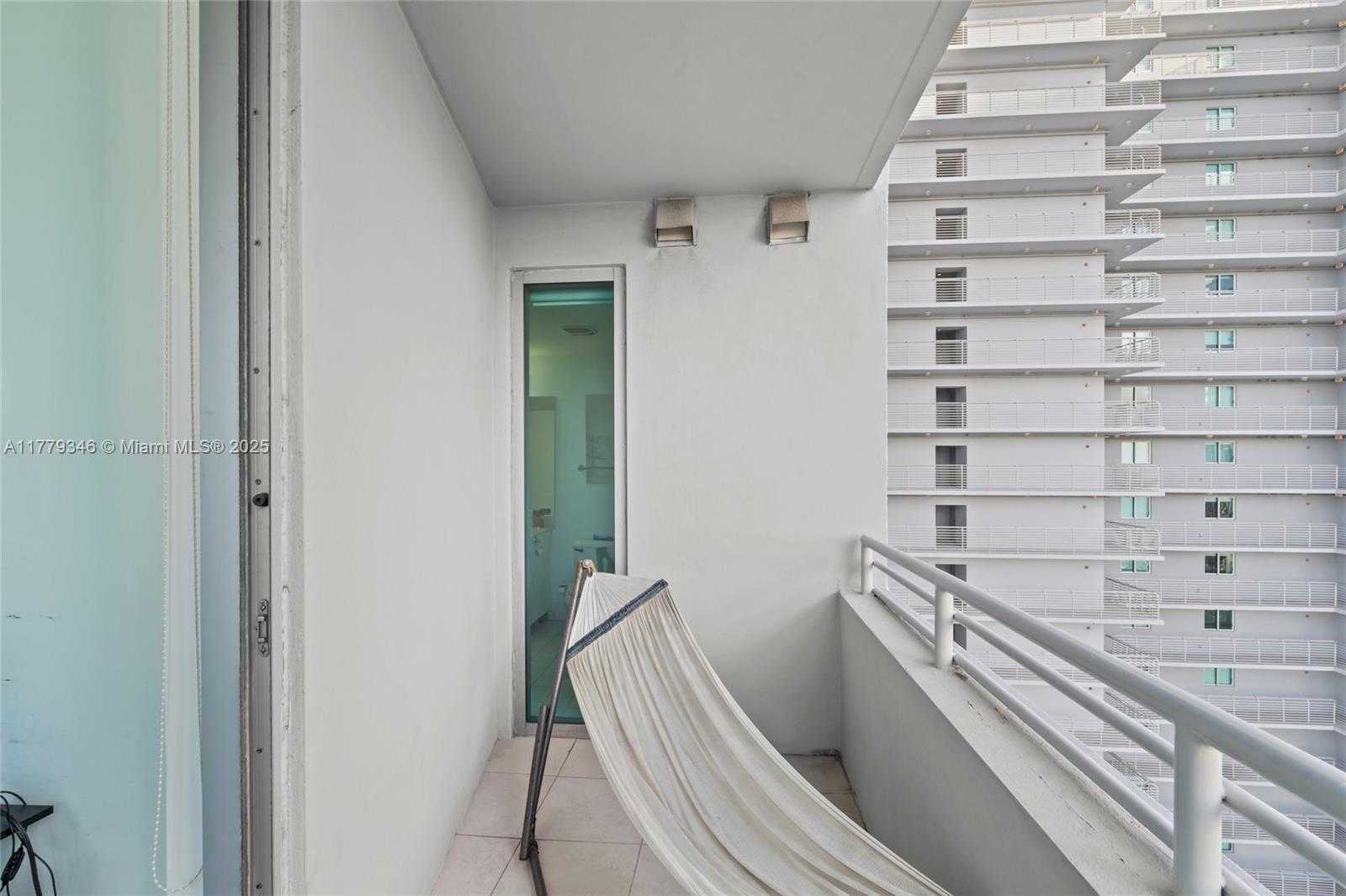 Small Image of 888 BISCAYNE BLVD #3812, Miami Number 29