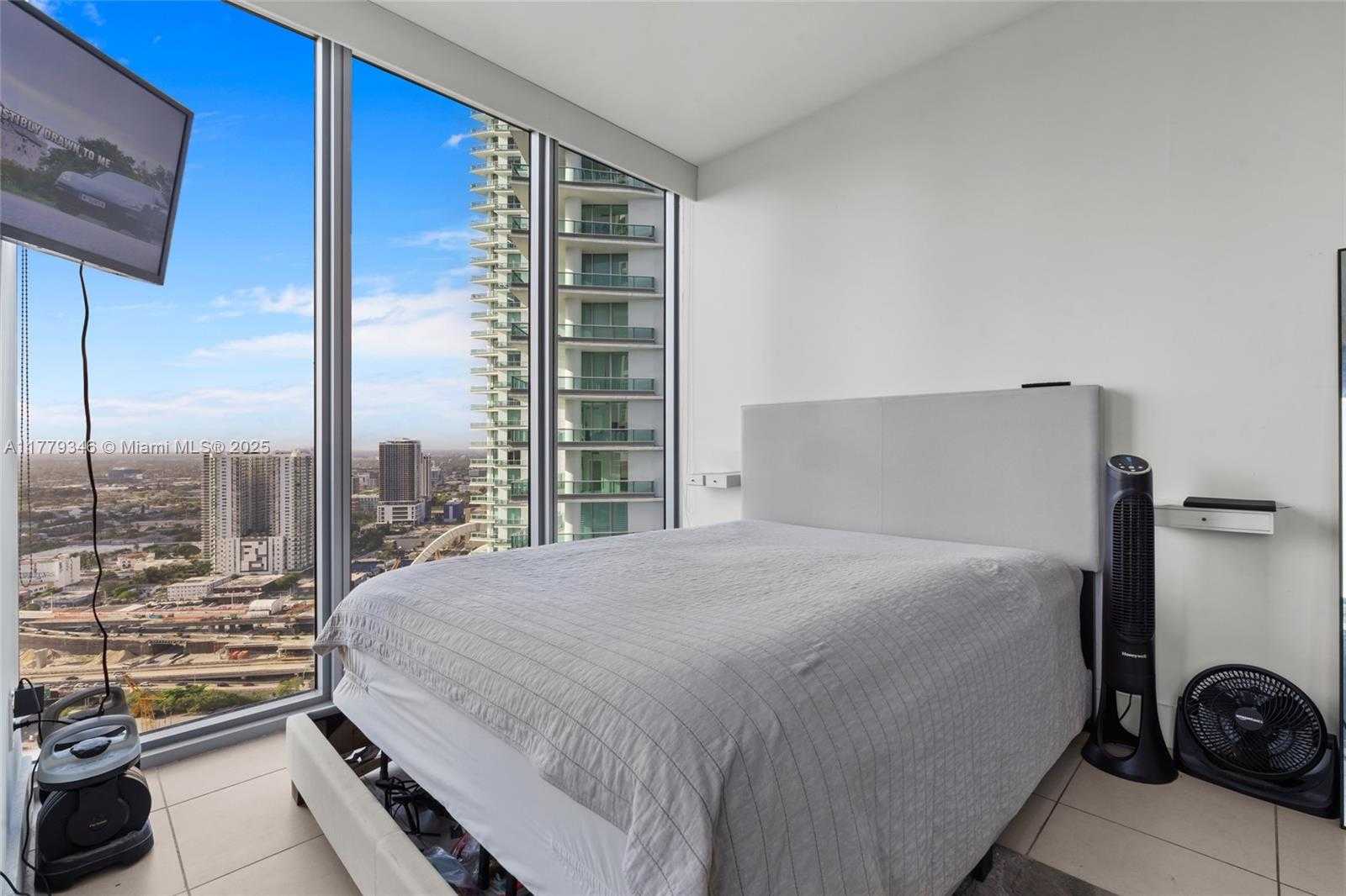 Small Image of 888 BISCAYNE BLVD #3812, Miami Number 35