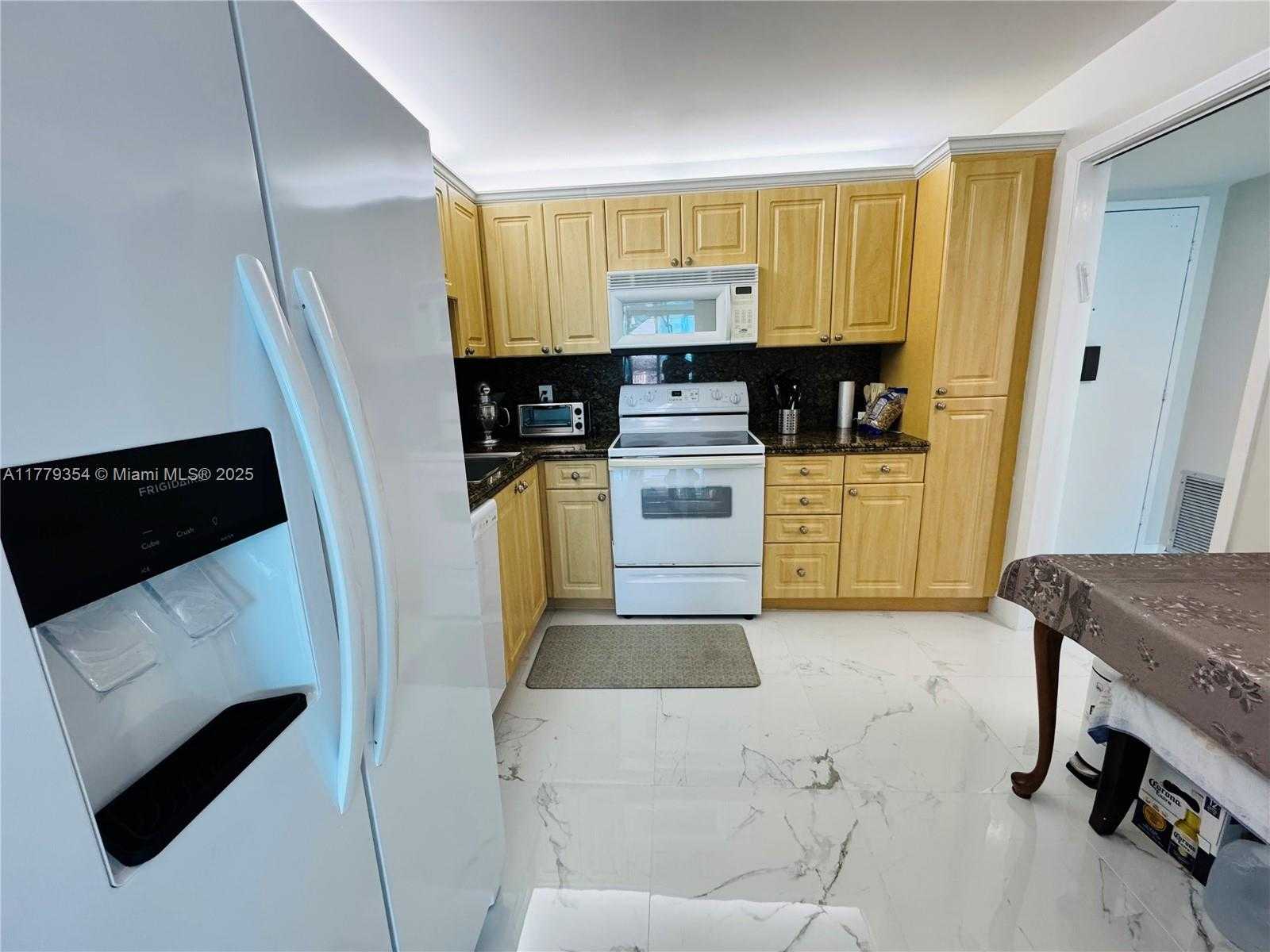 Small Image of 18071 BISCAYNE BLVD #1503, Aventura Number 14