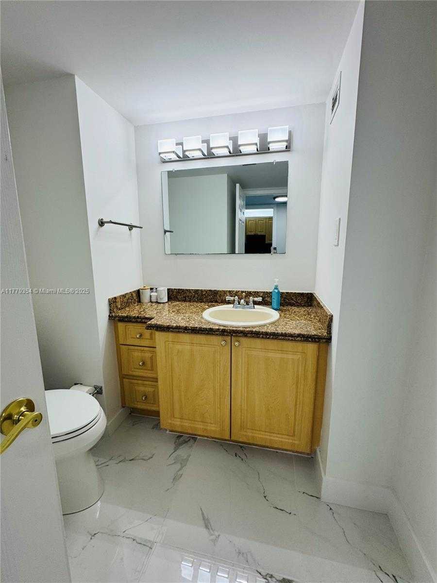 Small Image of 18071 BISCAYNE BLVD #1503, Aventura Number 15
