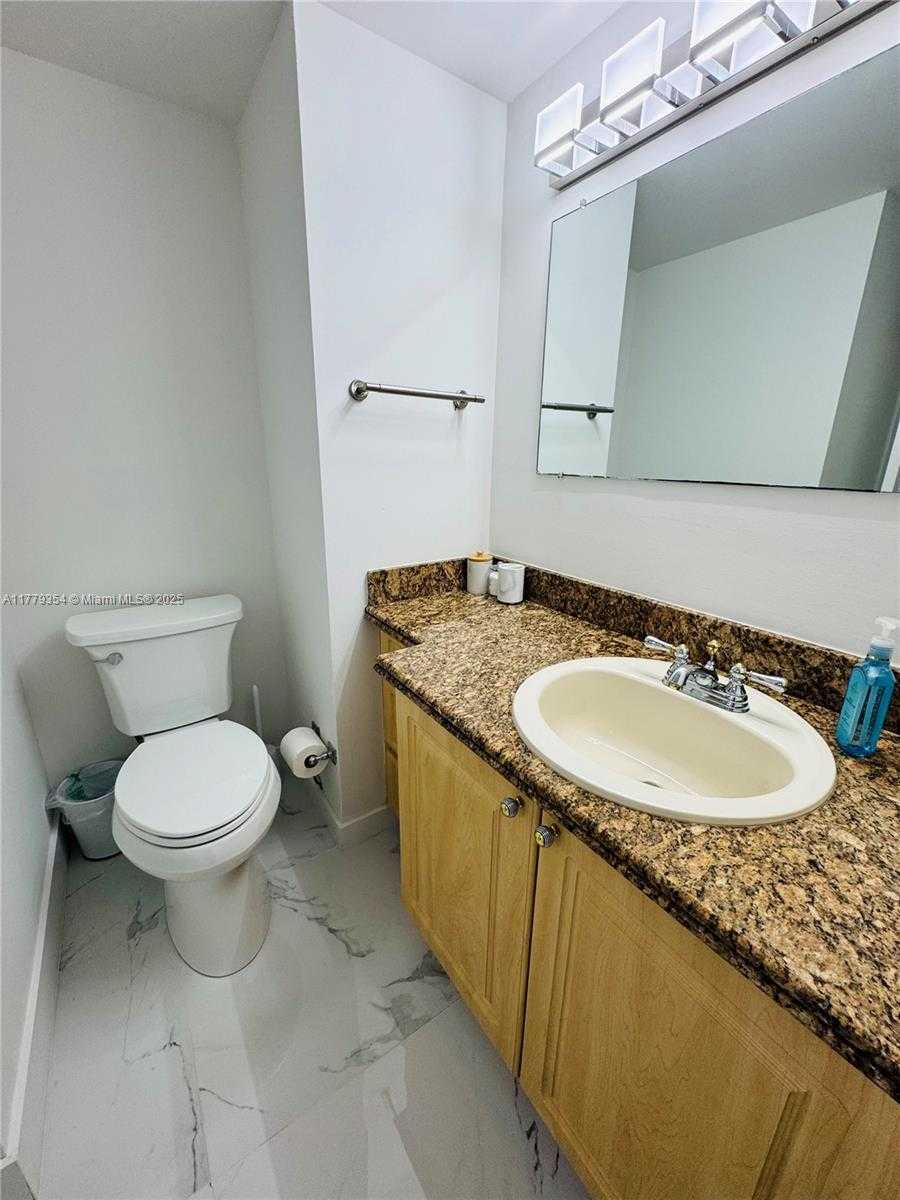 Small Image of 18071 BISCAYNE BLVD #1503, Aventura Number 16